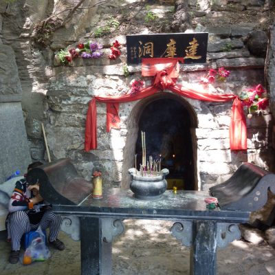 Dharma Höhle